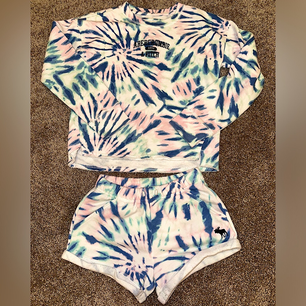 Abercrombie Kids Matching Set Tie Dye Shorts and Crewneck